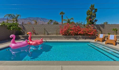 Modern Home w Private Pool Spa Pets Welcome