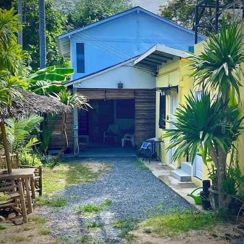 Ozone Beach House & Rooms