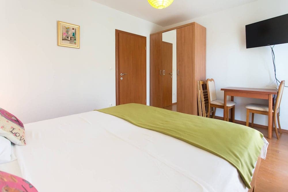 Charming Apartments With Private Balcony and City View Seget Donji