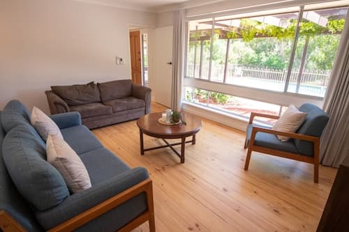 Sandy Pool Shack - Pet Friendly