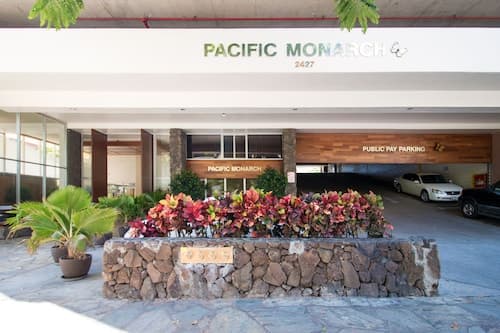 Renovated Pacific Monarch Studio Near Waikiki Beach