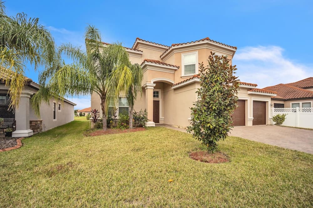 Modern Riverview Oasis Near Tampa Bay 5 Bedroom Home