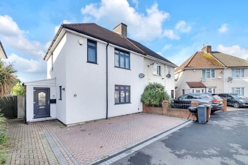 4 Bed House-garden-parking-15 min Elizabeth Line