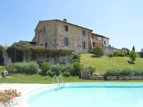Charming Tuscan Countryside Retreat