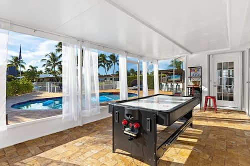 Adorable Villa With Water Front in Pompano