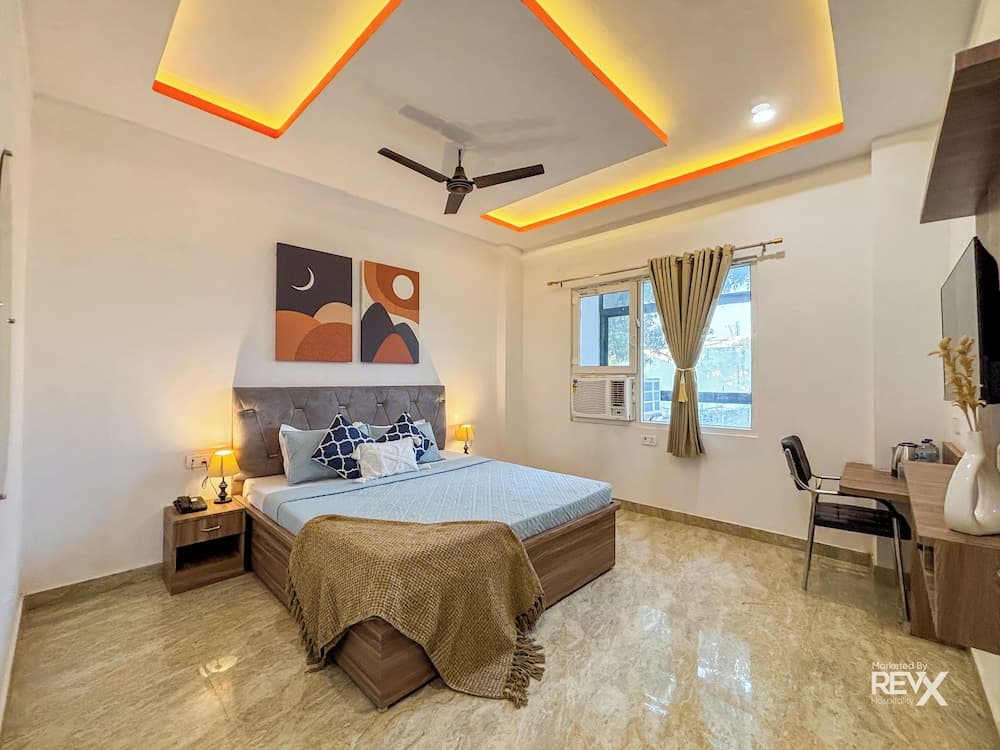 Raghuveer Sadan, Near Ram Mandir - 10 Min Walk