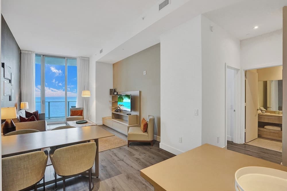 Beachfront condo with stunning views