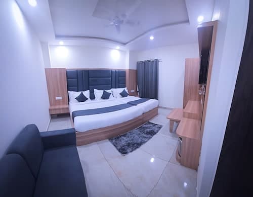 Hotel The Katra Avenue