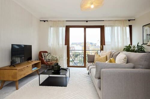 The Isleworth Place - Stunning 1bdr Flat With Balcony