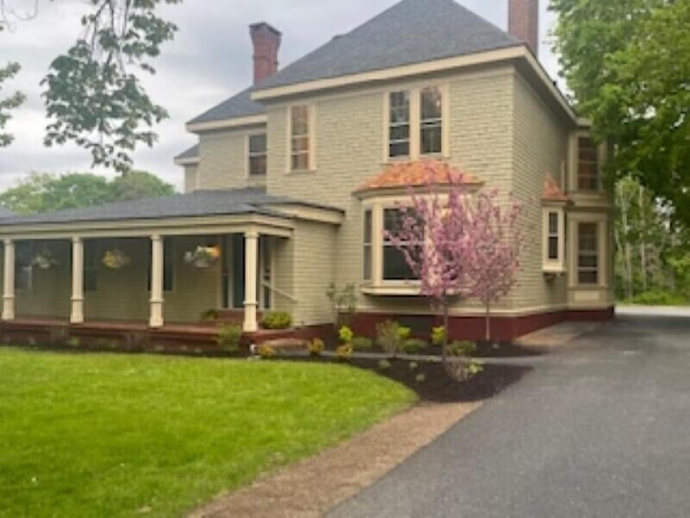 210 Main St