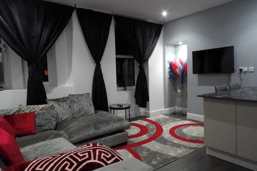 2bed Apt Sleeps 4-near Meadows Park, Parking, Wifi