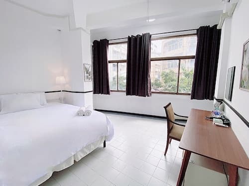Bob House MRT Hua Lamphong