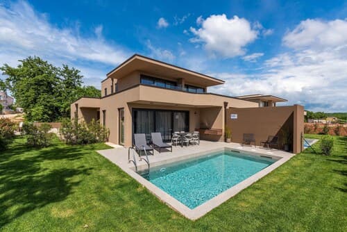 Apartment in Croatia Near the Sea With Pool
