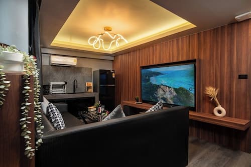 3 Double U - Kalim Sea View