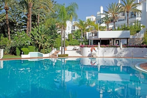 White Pearl Beach Elviria H1