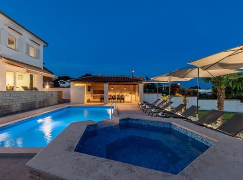 Aesthetic Villa With Private Pool