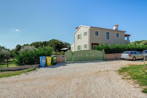 Villa in Srebrnici With Pool Near Marea Beach