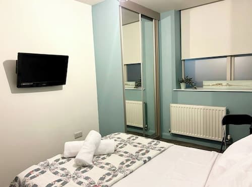 Modern Central Edwardian Apartment 4pp Private Ent