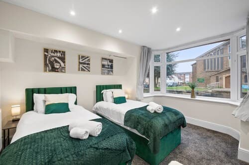 5 Bedroom Oxford Cooper House, Sleep 11, Parking
