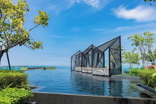 Sea View Edge Central Pattaya