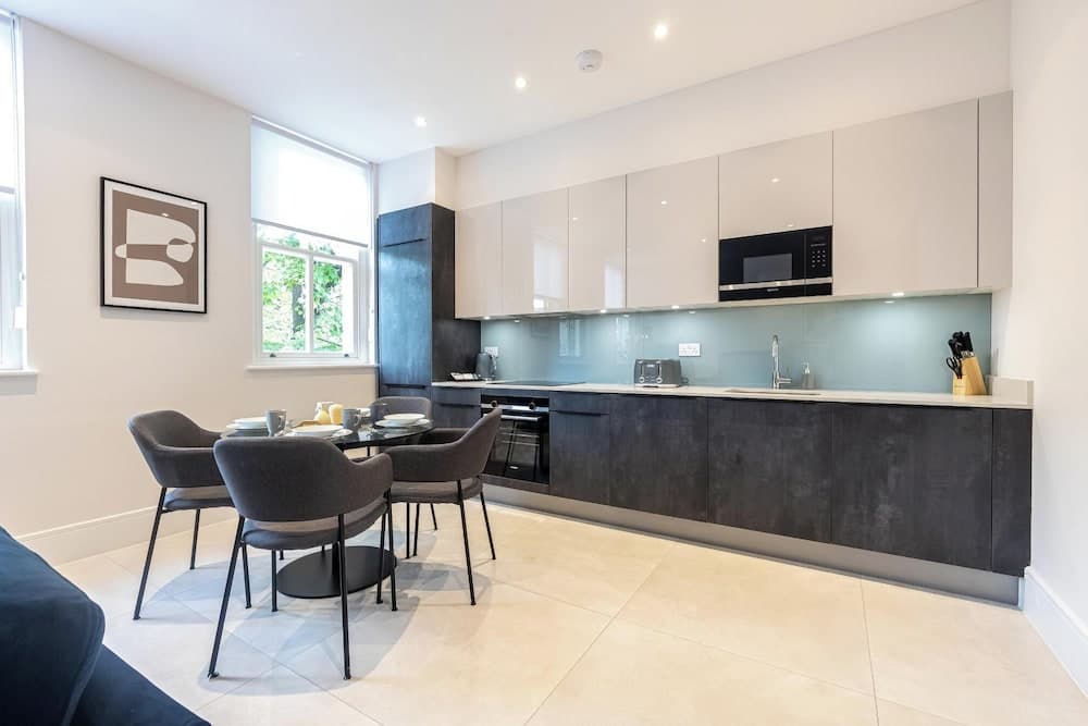 Contemporary One Bedroom Flat