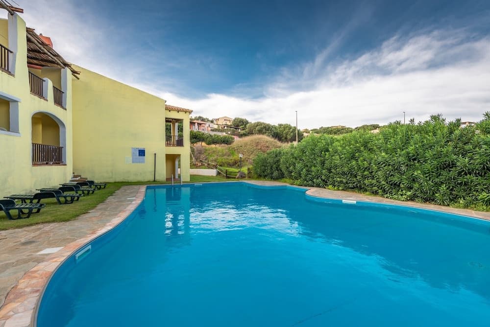 Apartments With Pool Country Village