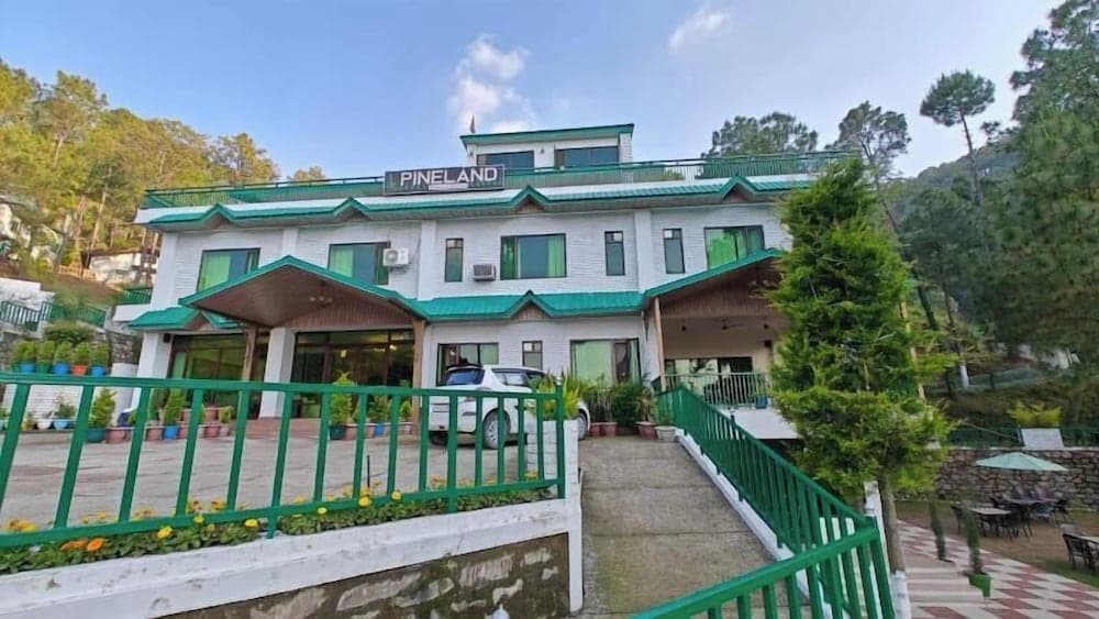 Pineland Chalets And Resort