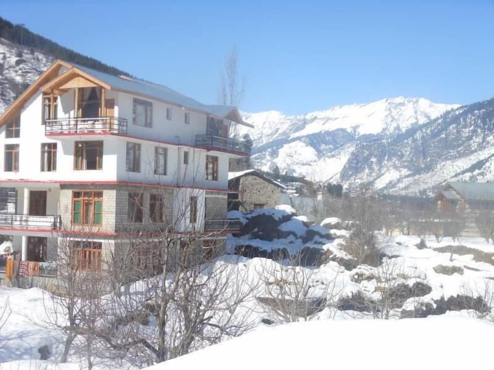 Redrosecottages