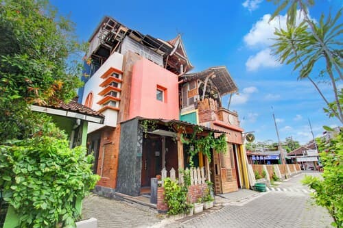 OYO 94405 D'classic Homestay