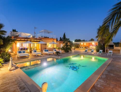 Modern Villa With Pool Near Town
