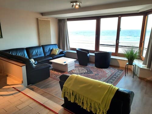 Apartment by the Sea Near Marina