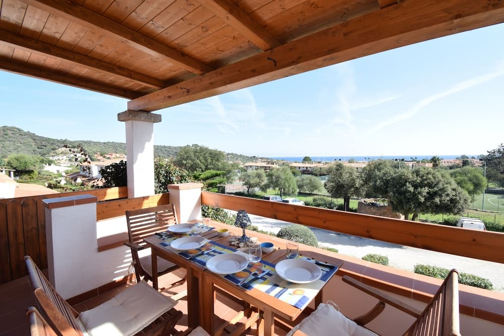 Casa Giardini With View In Budoni