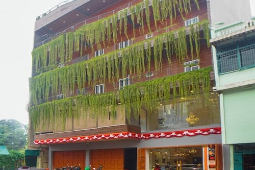 OYO 92956 Travelbiz Hotel