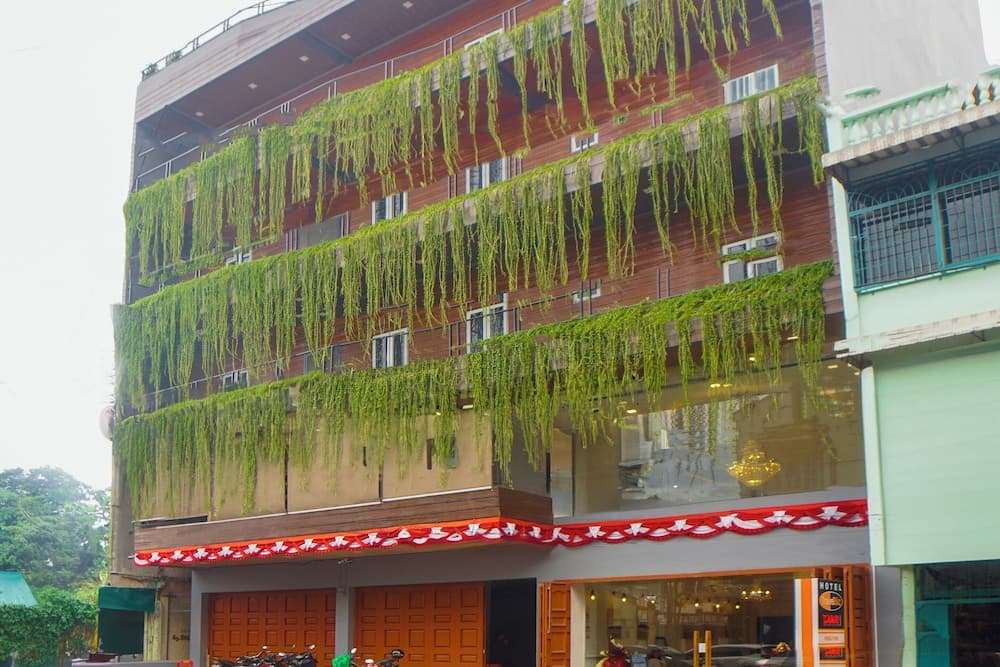 OYO 92956 Travelbiz Hotel