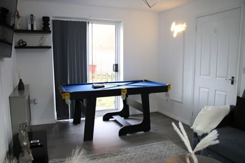 3 Bedroom House Close to City Centre/ Free Parking