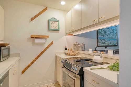 Vail Vista Mountain Retreat w/ Balcony & Views, Near Vail Ski Village