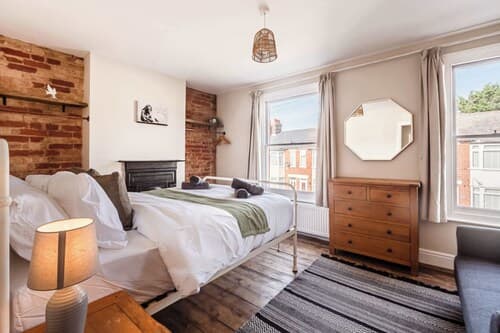 Host Stay Sherrington Road Abode