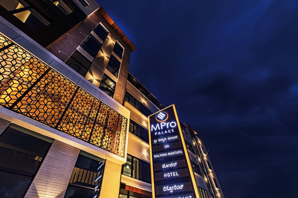 Hotel M Pro Palace Mysore - 12 Minutes to Mysore Palace