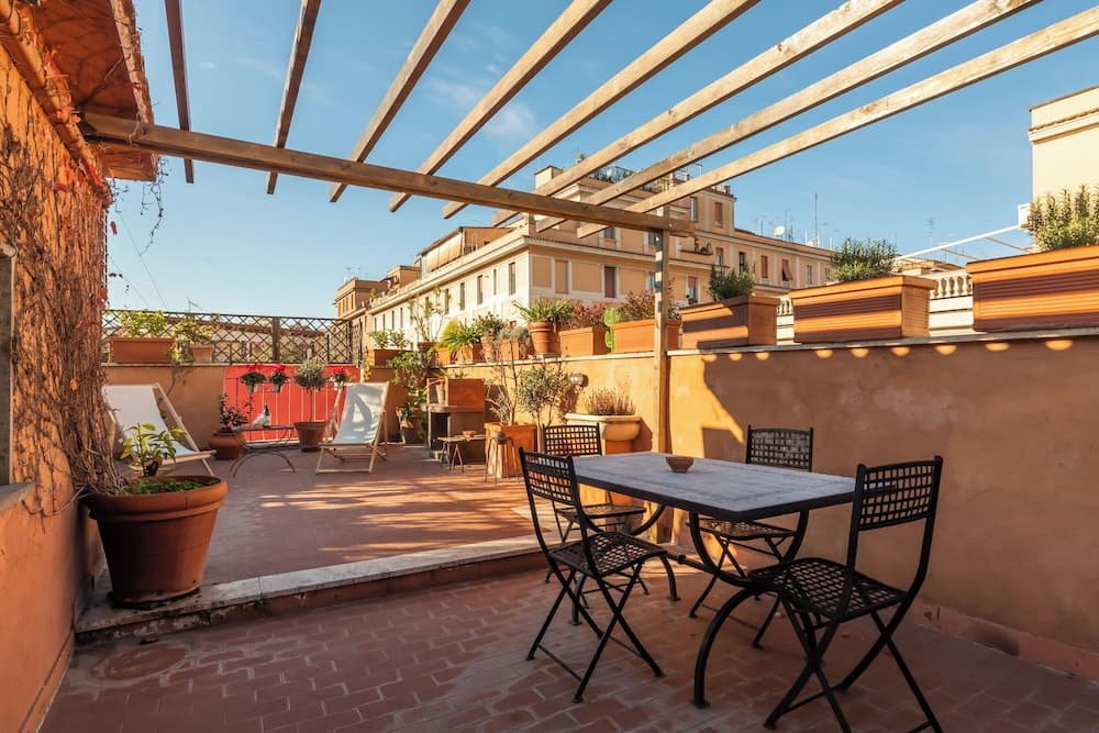 Trastevere Romantic Terraced Apartment