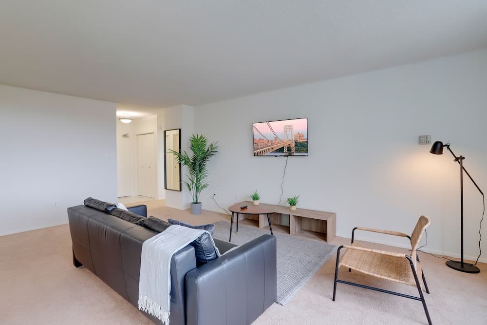 Airport Proximity- Apt in Crystal City