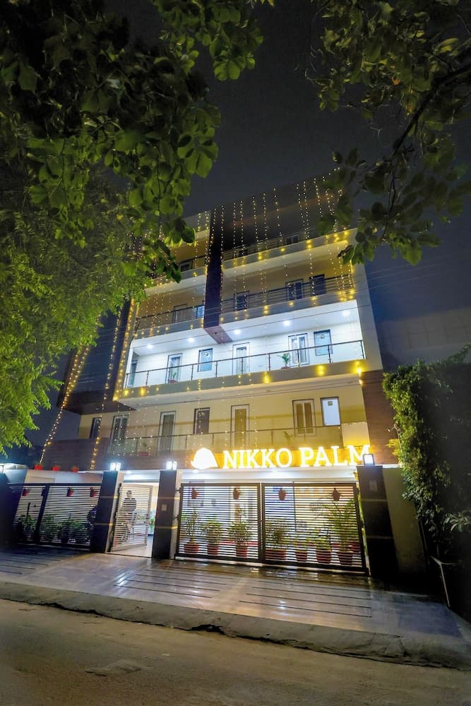 Nikko Palm Hotel