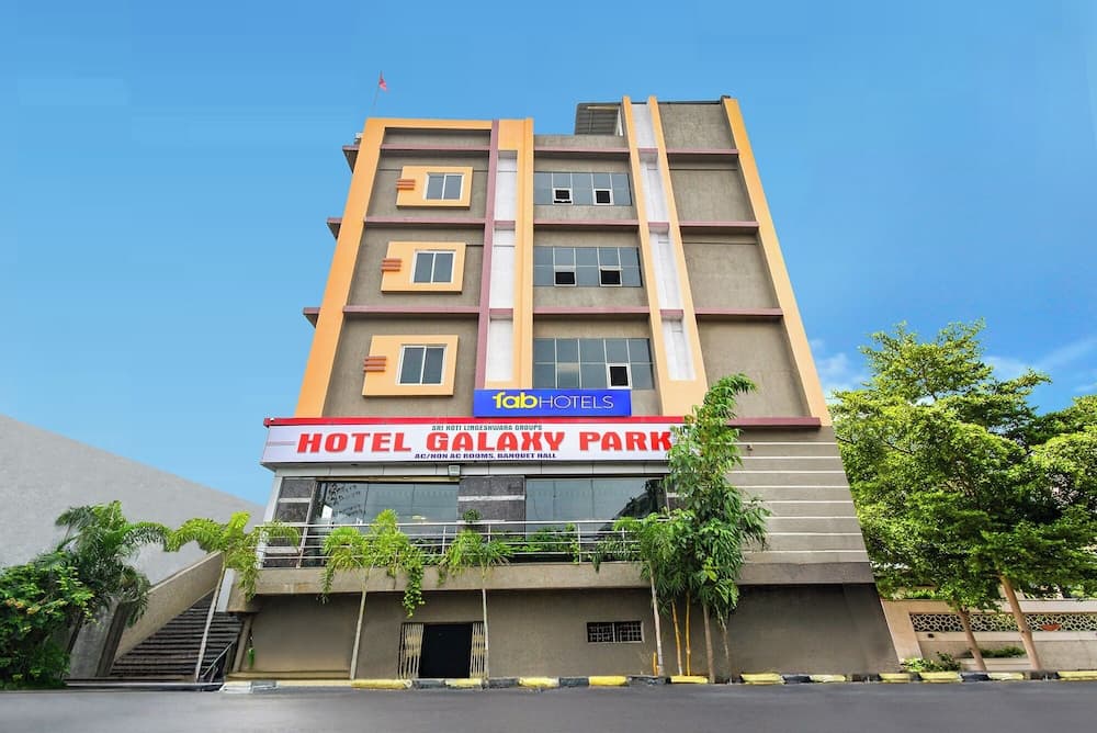 Fabhotel Galaxy Park