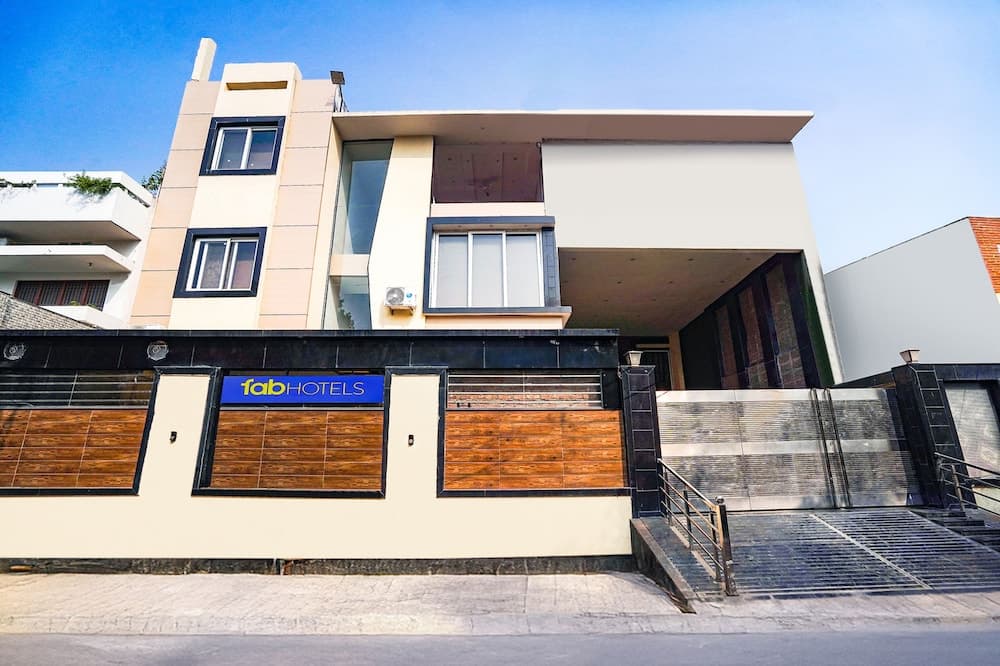 FabHotel VILLA DE BENARES