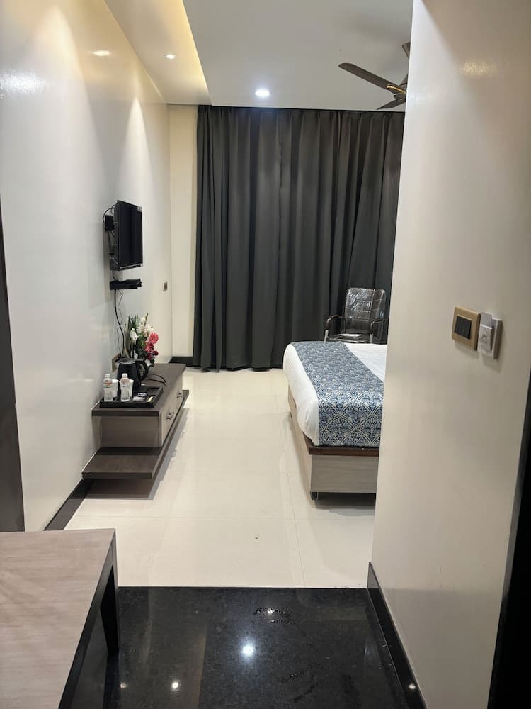 Hotel Gurudev Kunj
