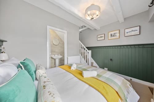 Host Stay Foxglove Cottage