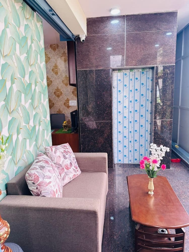 S G R HOTEL & LODGE