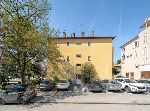 Pretty Apartment Near Golf Course