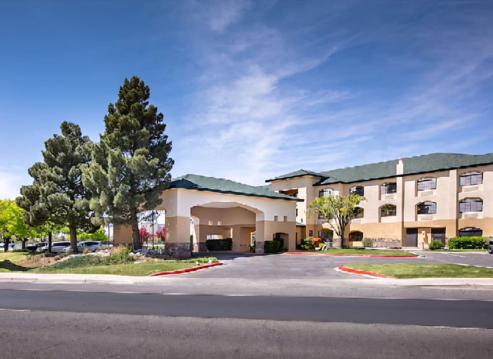 CASH REWARDS INN & SUITES