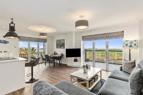 Blue Horizon - Spectacular Coastal Views