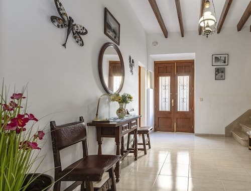 Spacious Villa With Garden